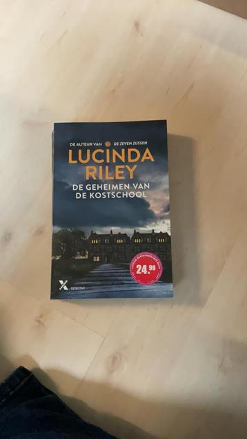 De geheimen van de kostschool lucinda riley beschikbaar voor biedingen
