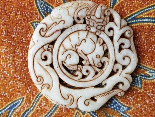 Mooi antiek Chinees jade amulet met een fabeldier 6,8 cm., Antiek en Kunst, Kunst | Niet-Westerse kunst, Ophalen of Verzenden