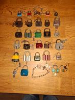 Verzameling voornamelijk oude en antieke hangsloten sloten, Antiek en Kunst, Curiosa en Brocante, Ophalen of Verzenden