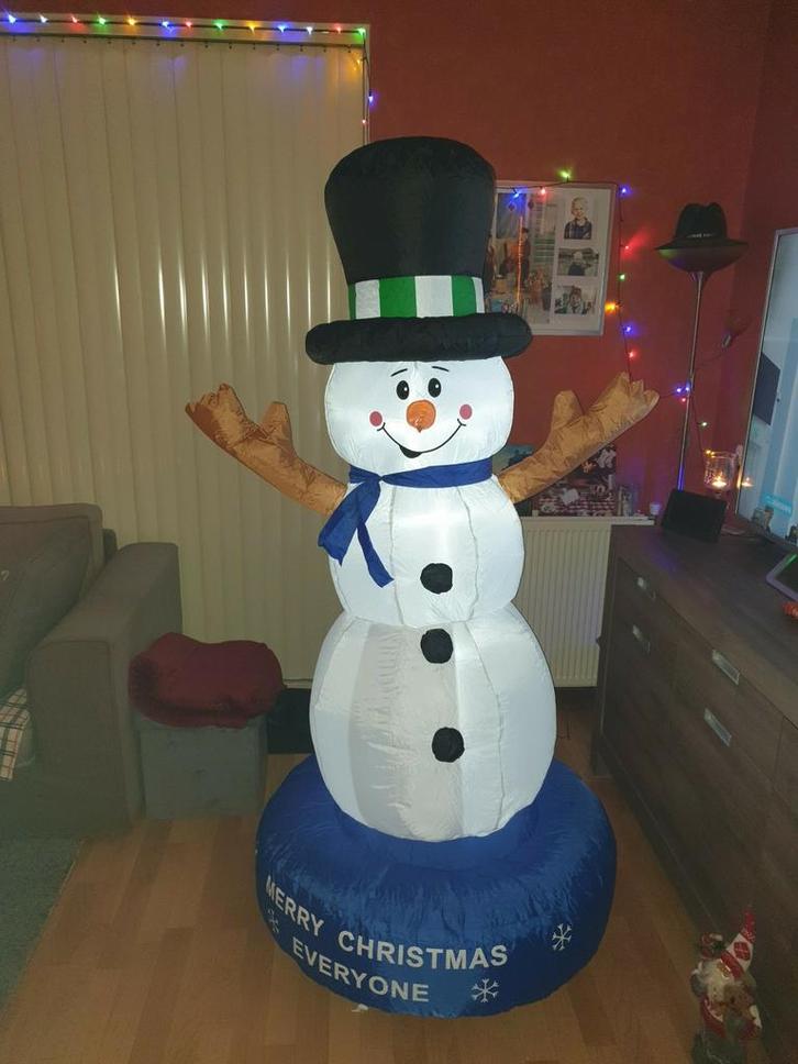 Sneeuwpop op blauw draaiplateau 182cm hoog, Diversen, Kerst, Nieuw, Ophalen