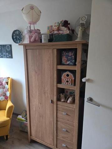 Mooie complete Babykamer.  Ideaal voor de wat kleinere kamer beschikbaar voor biedingen