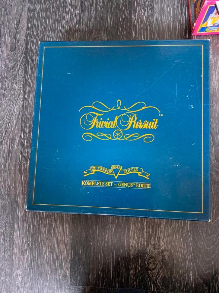 Trivial Pursuit Genus Editie - Compleet!, Hobby en Vrije tijd, Gezelschapsspellen | Bordspellen, Gebruikt, Drie of vier spelers