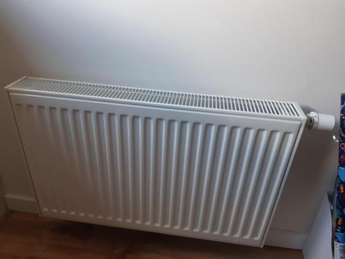 Radiator 80x50 cm zo goed als nieuw incl. ophangbeugels, Doe-het-zelf en Verbouw, Verwarming en Radiatoren, Zo goed als nieuw