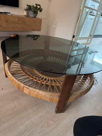 Vintage getinte glazen salontafel jaren ‘50 beschikbaar voor biedingen