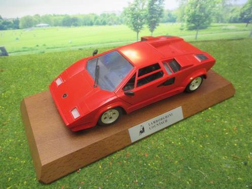 1/18 Lamborghini Countach 5000S op massief houten plaquette, Hobby en Vrije tijd, Modelauto's | 1:18, Zo goed als nieuw, Ophalen of Verzenden