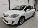 Toyota Auris 1.8 Full Hybrid AUT, Wit metalic, NAP, NL Auto, Euro 5, Stof, 74 €/maand, Zwart