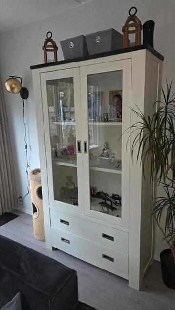 Mooie buffet  kast  Sittard  beschikbaar voor biedingen