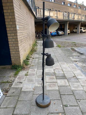Ikea staan lamp - gratis af te halen beschikbaar voor biedingen