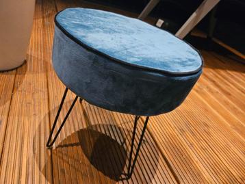 Bijzettafel blauw suede 