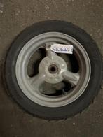 achterwiel Velg met band Suzuki Uf 50 Estilete 64140-02E10-E, Ophalen of Verzenden, 50cc-Scooterparts, Info@50cc-scooterparts.nl