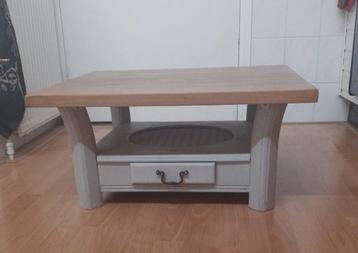 Mooie salontafel. beschikbaar voor biedingen