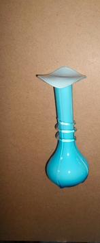Puntgaaf,apart kelkvaasje,vintage,retro,lichtblauw, Antiek en Kunst, Ophalen of Verzenden