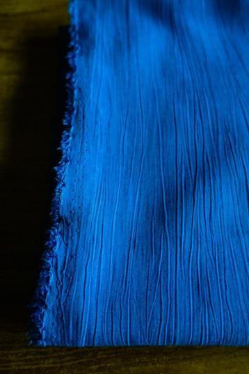 grote lap turquoise kreukel polyester of viscose beschikbaar voor biedingen