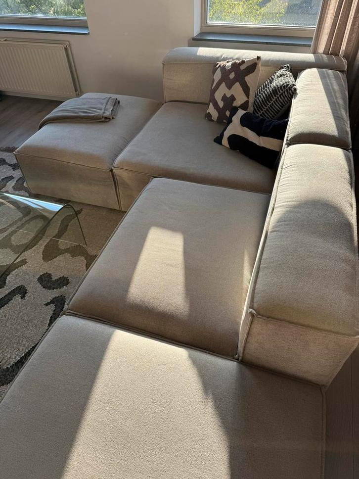 Beige Hoekbank met Chaise Longue NOUS living, Huis en Inrichting, Banken | Bankstellen, Zo goed als nieuw, Hoekbank, Vierpersoons of meer