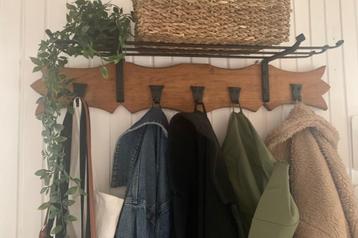 Vintage houten kapstok beschikbaar voor biedingen
