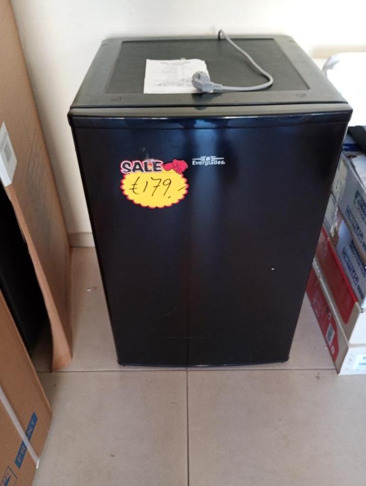 Nieuwe zwarte B keus vrieskast tafelmodel 2 jaar gar., Witgoed en Apparatuur, Vriezers en Diepvrieskisten, Nieuw, Vrijstaand, Vrieskast