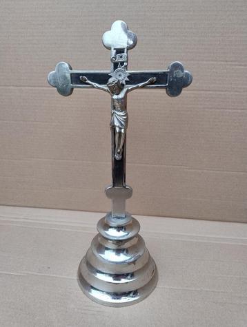 Groot Oud sacramenten kruisbeeld 30cm metaal met hout inleg beschikbaar voor biedingen