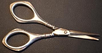  Elegant zilveren vintage naaischaartje  beschikbaar voor biedingen