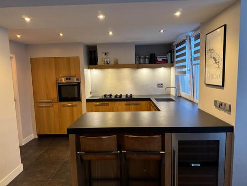 Keuken 8 jaar oud - Inclusief apparatuur, Huis en Inrichting, Keuken | Complete keukens, Gebruikt, U-keuken, Overige kleuren, Graniet of Steen