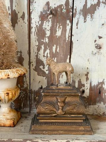 Antiek religieus plateautje beschikbaar voor biedingen