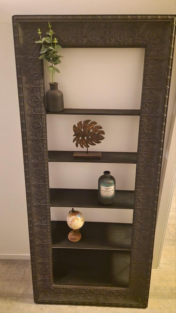 Metalen schilderijen Kast met Planken, Ophalen, Met plank(en), Gebruikt, 50 tot 100 cm