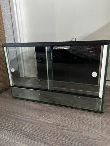 Terrarium/hamsterhok/reptielen verblijf beschikbaar voor biedingen