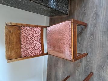 Antieke stoelen, nog in goede staat. beschikbaar voor biedingen