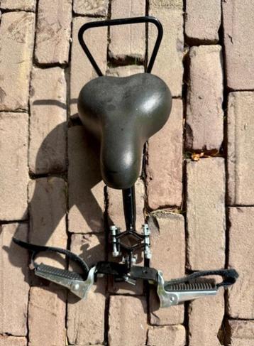 Fietszitje voorop de stang + voetbeugels+ rugsteun! €20,- beschikbaar voor biedingen