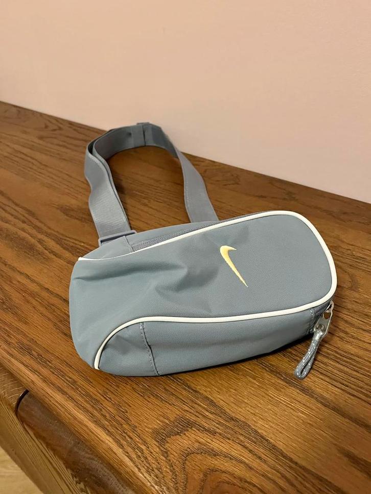 Nike crossbody tas, Sieraden, Tassen en Uiterlijk, Tassen | Schoudertassen, Zo goed als nieuw, Ophalen of Verzenden
