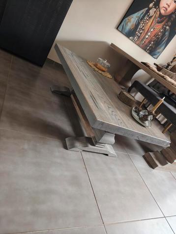 Massief eiken klooster salontafel beschikbaar voor biedingen