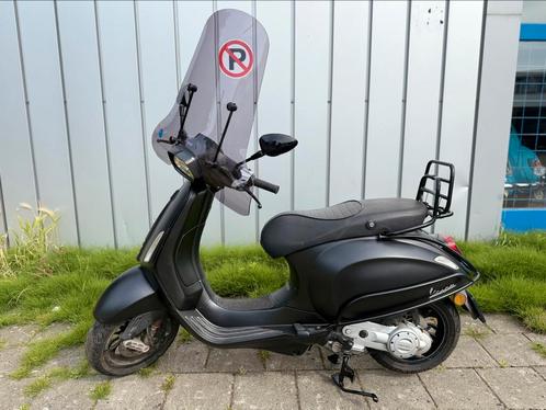 Vespa Sprint Notte| Beugels| Smoke Windscherm, Fietsen en Brommers, Scooters | Vespa, Gebruikt, Overige modellen, Maximaal 25 km/u