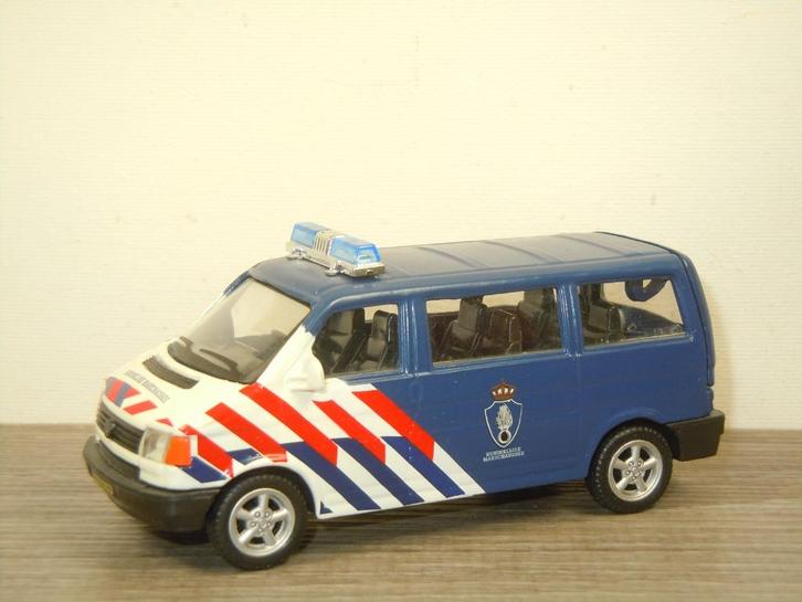 VW Transporter Koninklijke Marechaussee - Cararama 1:43, Hobby en Vrije tijd, Modelauto's | 1:43, Zo goed als nieuw, Auto, Overige merken
