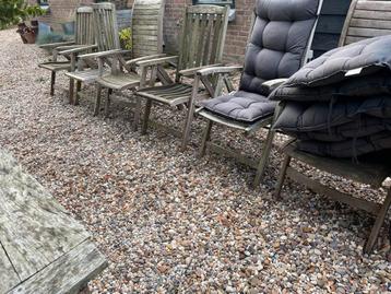 6 Tuinstoelen voor 25 euro hard/teak hout  grijze kussens beschikbaar voor biedingen
