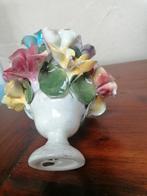 Porcelijnen bloemen vaas Merk Vaga, Antiek en Kunst, Antiek | Vazen, Ophalen