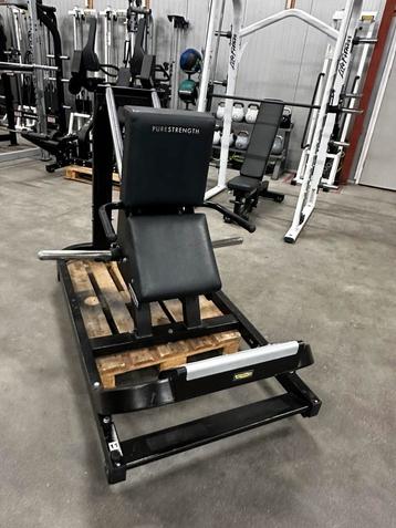 Technogym Pure Strength Plate Loaded Calf Press beschikbaar voor biedingen