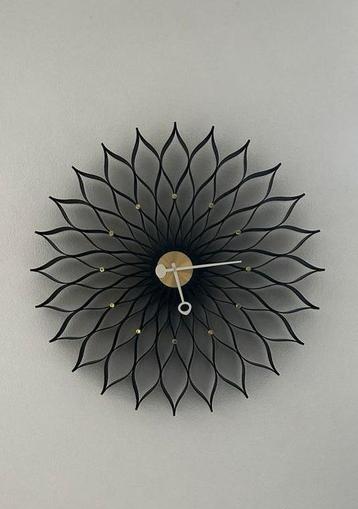 Vitra Sunflower Clock zwarte klok Ø75 cm beschikbaar voor biedingen