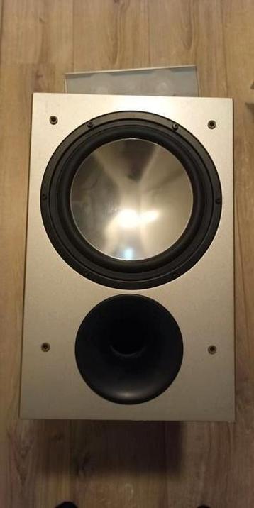 Elac powered subwoofer met drie losse speakers  beschikbaar voor biedingen