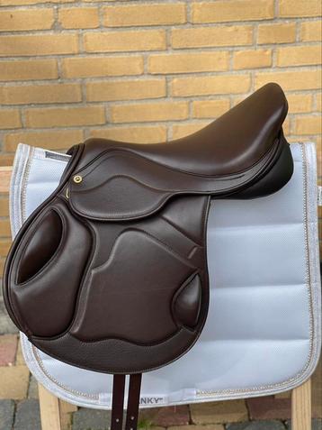 Award bruin Springzadel mono 17,5  aanpasbare boom en wol beschikbaar voor biedingen