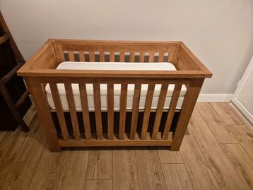 Baby ledikant massief teakhout beschikbaar voor biedingen