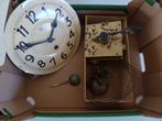 Te Koop: Een lotje van twee antieke uurwerken., Antiek en Kunst, Antiek | Klokken, Ophalen of Verzenden
