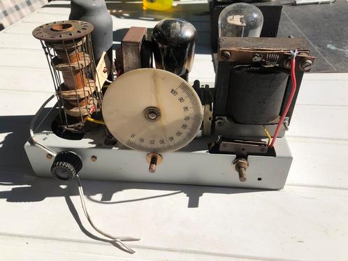 VE301 volks ontvanger compleet chassis met lampen, Antiek en Kunst, Antiek | Tv's en Audio, Ophalen