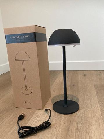 Te koop: Stijlvolle Tafellamp Led (nieuw) beschikbaar voor biedingen