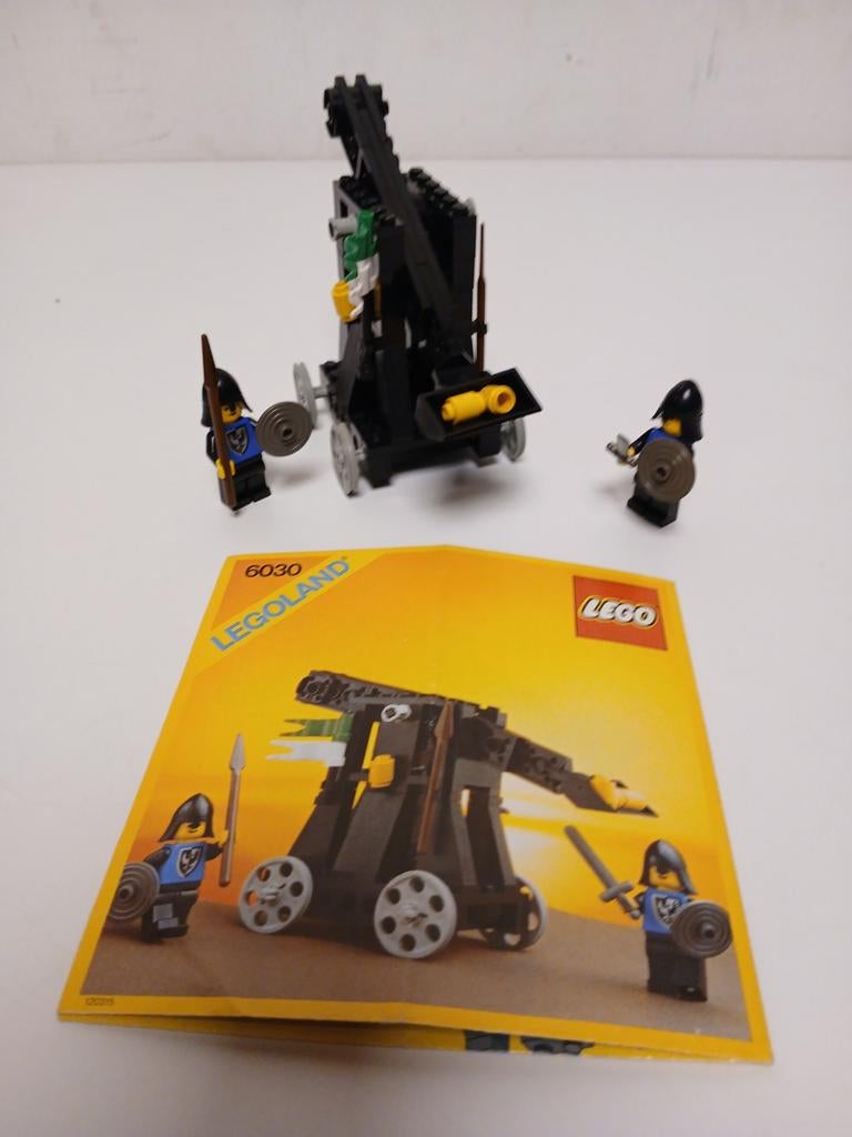 Lego castle 6030 catapult ridder lego, Kinderen en Baby's, Speelgoed | Duplo en Lego, Ophalen of Verzenden