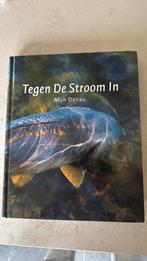 Tegen de stroom in , Alijn Danau, karper vissen, Ophalen of Verzenden, Zo goed als nieuw, Vissen