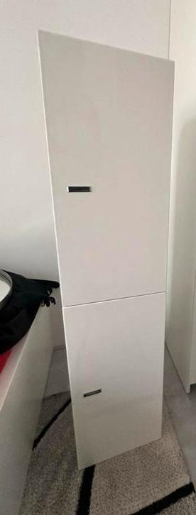 Hoogglans wandkast beschikbaar voor biedingen