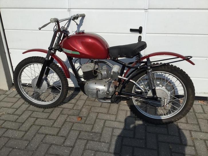 Oltimer cross motor met papieren, Motoren, Motoren | Oldtimers, Crossmotor, 11 kW of minder, 1 cilinder, Motorrijbewijs A, Sportuitlaat