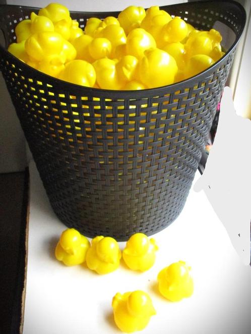 Eenden~Eendjes~152 x eend~Voor spelletjes, school, feesten, Hobby en Vrije tijd, Feestartikelen, Zo goed als nieuw, Versiering