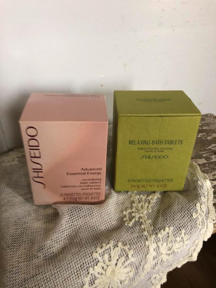 Shiseido Bath tablets ( 2), Sieraden, Tassen en Uiterlijk, Uiterlijk | Gezichtsverzorging, Zo goed als nieuw, Ogen, Ophalen of Verzenden