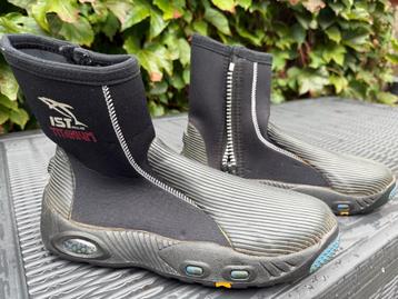 Duikschoentjes beschikbaar voor biedingen