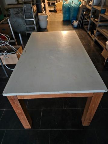 Houten Eettafel - Rechthoekig beschikbaar voor biedingen
